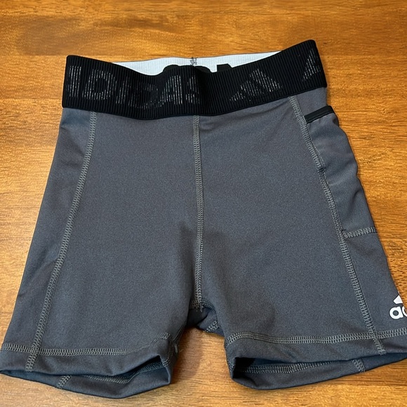 ADIDAS SHORT SIZE XS - Picture 1 of 5